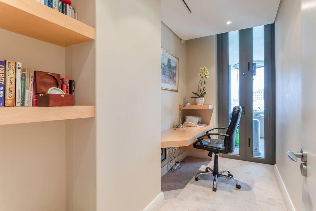 Outstanding V&a Marina Waterfront Apartment