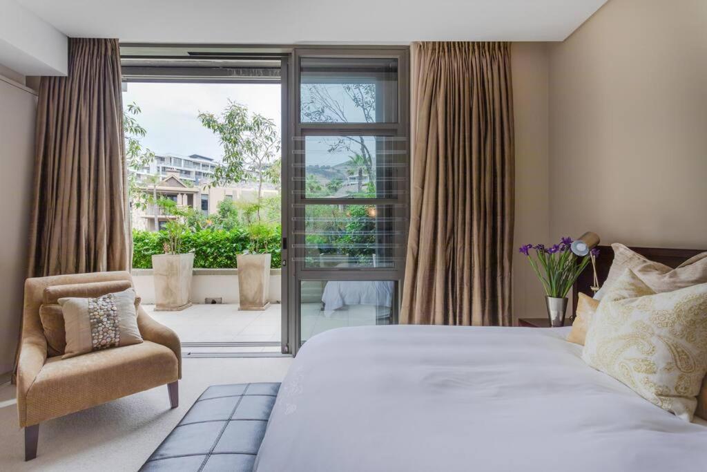 Outstanding V&a Marina Waterfront Apartment